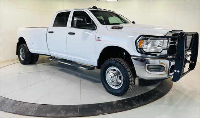 2023 RAM 3500 Tradesman Crew Cab 4x4 8 Box
