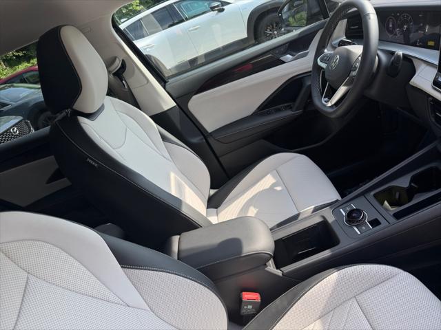 2025 Volkswagen Tiguan 2.0T SE