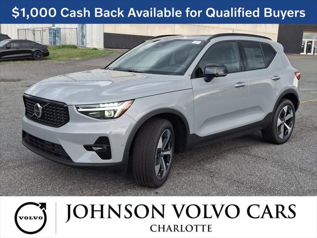 2026 Volvo XC40 Plus, B5 AWD Gas (mild hybrid), Dark