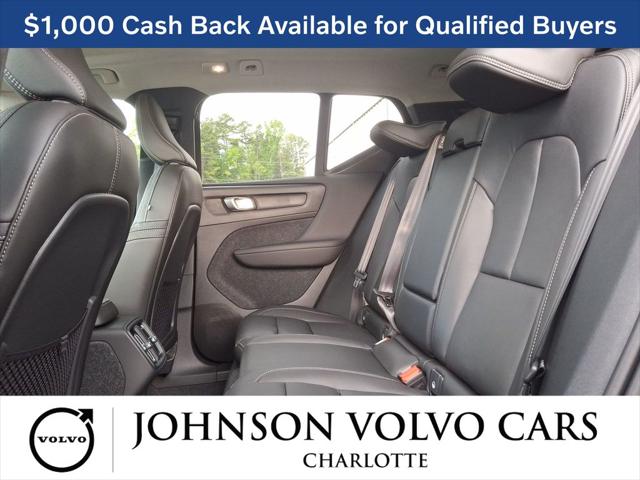 2026 Volvo XC40 Plus, B5 AWD Gas (mild hybrid), Dark