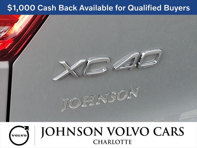 2026 Volvo XC40 Plus, B5 AWD Gas (mild hybrid), Dark