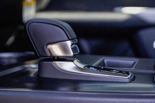 2025 Lexus 300 UX 300h