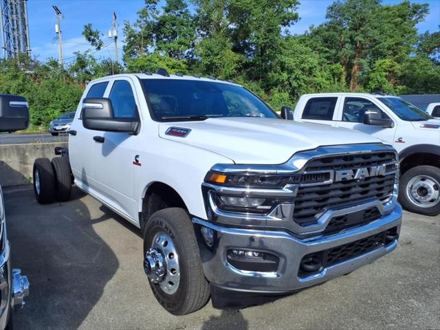 2025 RAM Ram 3500 Chassis Cab RAM 3500 TRADESMAN CREW CAB CHASSIS 4X4 60 CA