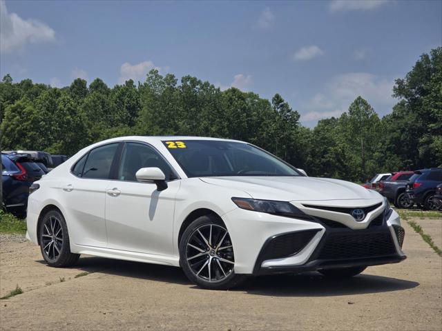 2023 Toyota Camry SE Hybrid