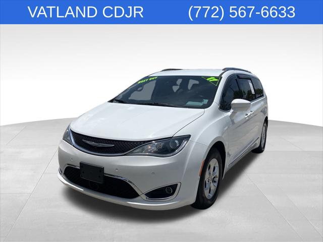 2017 Chrysler Pacifica Touring-L Plus