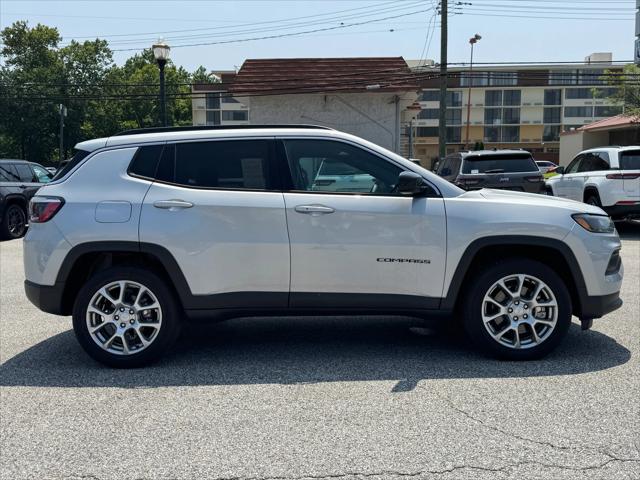 2024 Jeep Compass Latitude Lux FWD