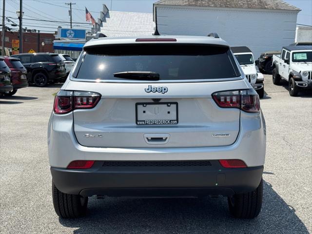 2024 Jeep Compass Latitude Lux FWD