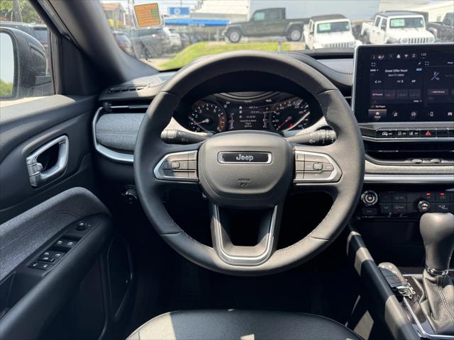 2024 Jeep Compass Latitude Lux FWD