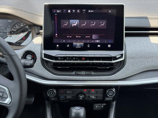 2024 Jeep Compass Latitude Lux FWD