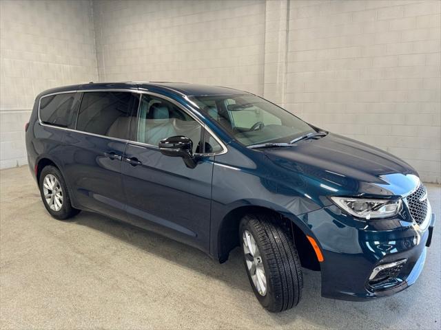 2025 Chrysler Pacifica PACIFICA SELECT AWD