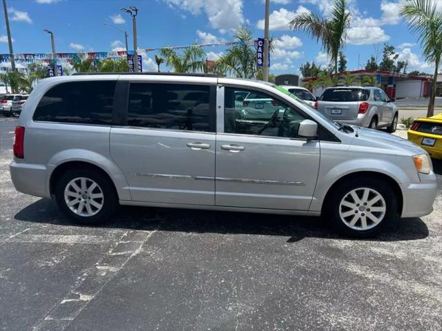 2012 Chrysler Town & Country Touring