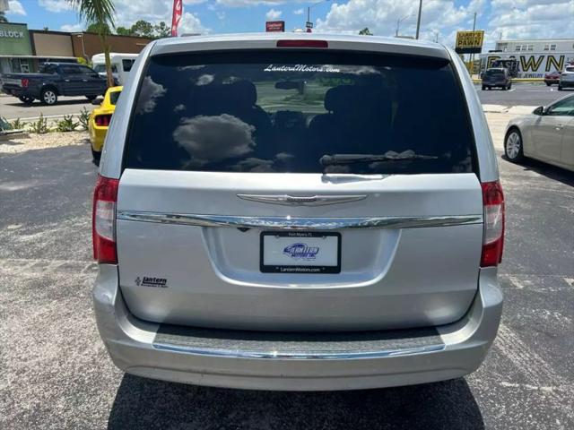 2012 Chrysler Town & Country Touring