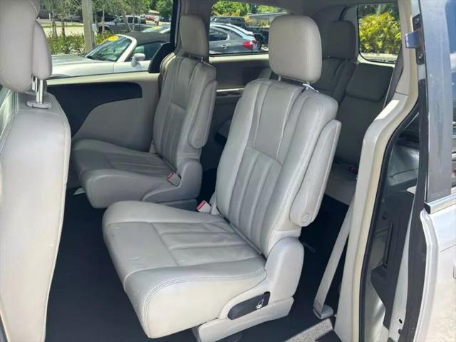 2012 Chrysler Town & Country Touring