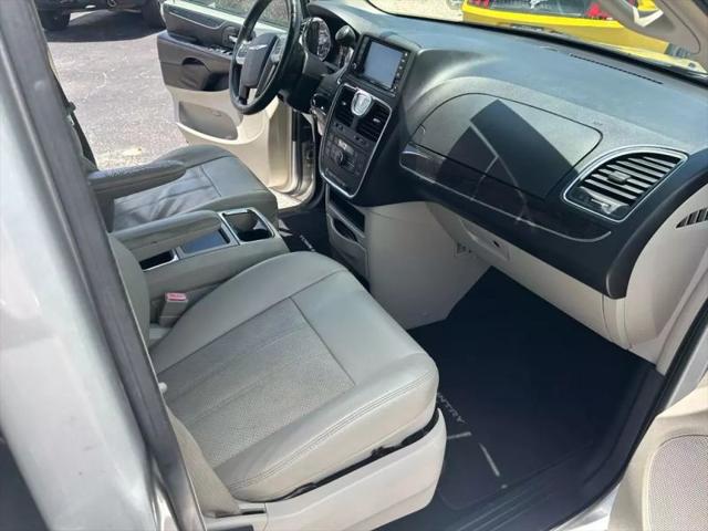 2012 Chrysler Town & Country Touring