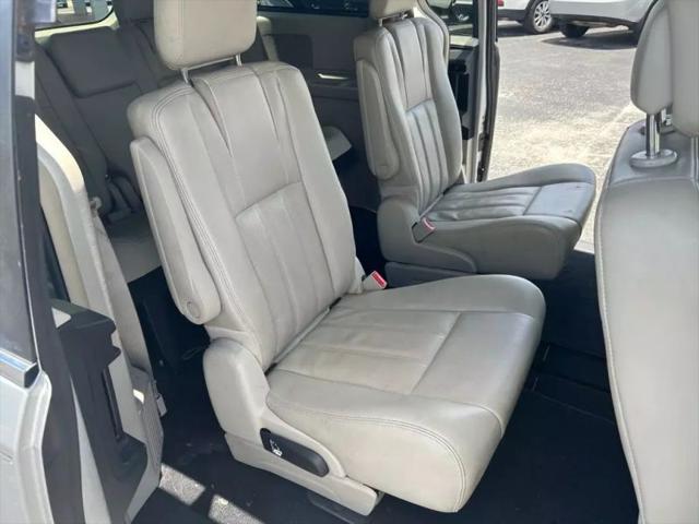 2012 Chrysler Town & Country Touring