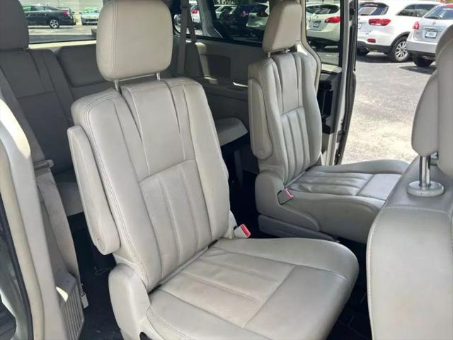 2012 Chrysler Town & Country Touring