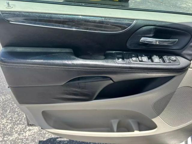 2012 Chrysler Town & Country Touring