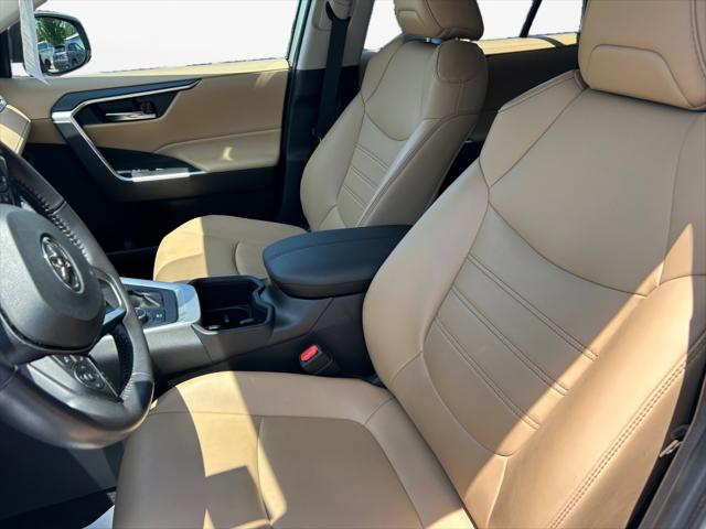 2022 Toyota RAV4 Hybrid XLE Premium