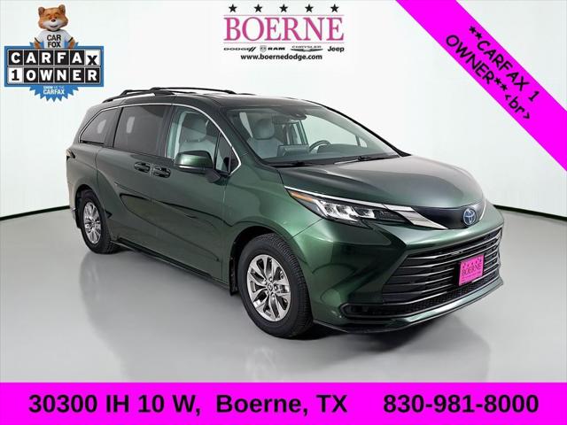 2022 Toyota Sienna LE