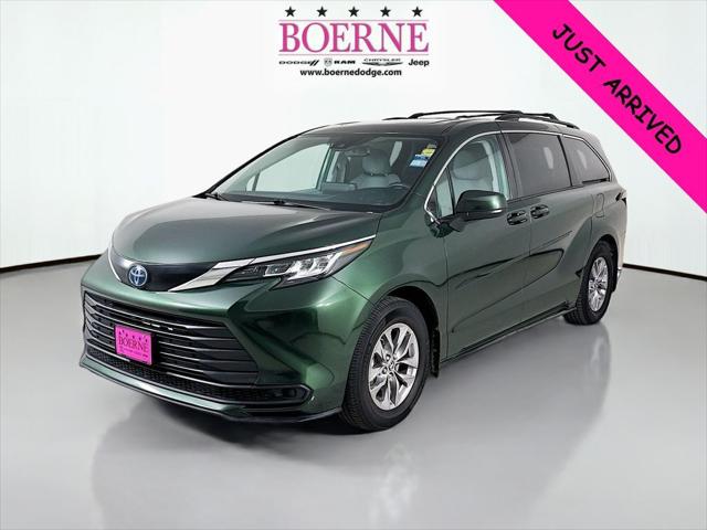 2022 Toyota Sienna LE
