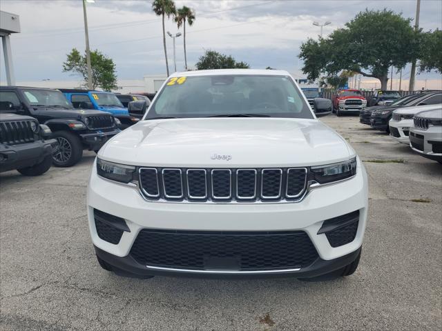 2024 Jeep Grand Cherokee Laredo 4x2