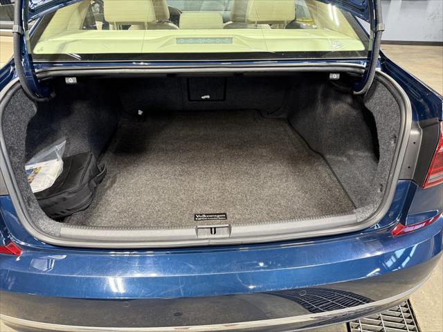 2018 Volkswagen Passat 2.0T SEL Premium
