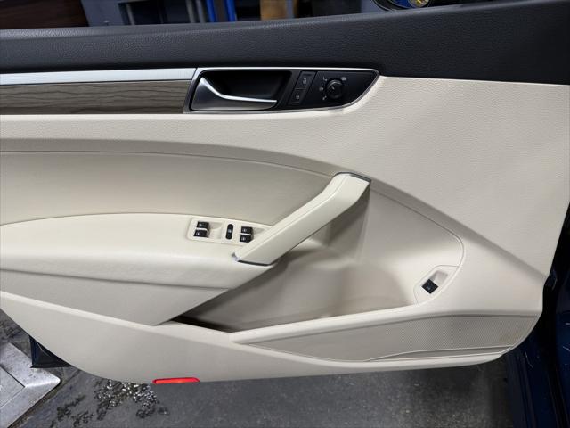 2018 Volkswagen Passat 2.0T SEL Premium