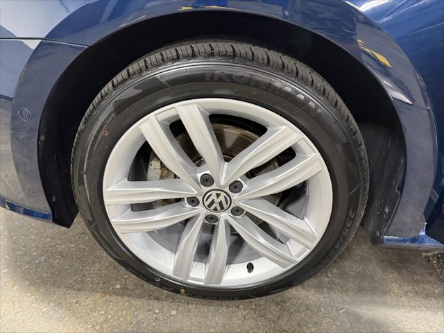 2018 Volkswagen Passat 2.0T SEL Premium