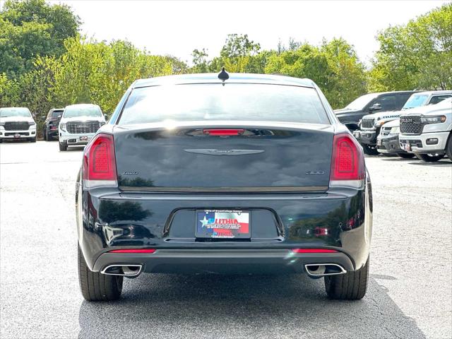 2023 Chrysler 300 Touring L AWD