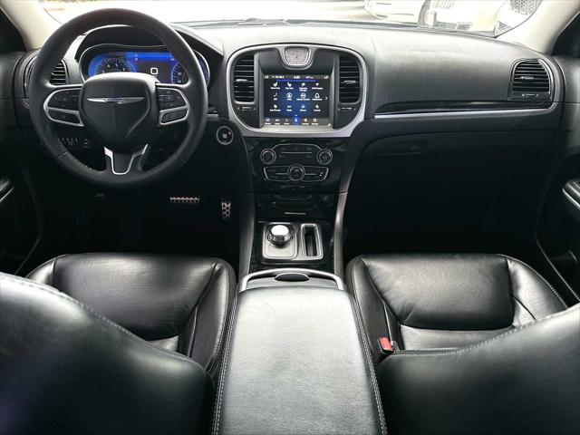 2023 Chrysler 300 Touring L AWD