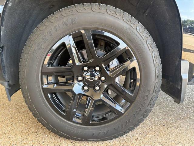 2023 Chevrolet Silverado 1500 2WD Crew Cab Short Bed Custom