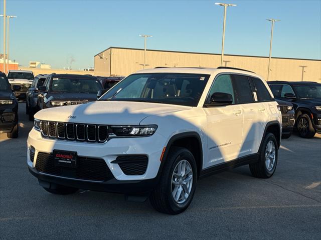 2025 Jeep Grand Cherokee GRAND CHEROKEE LAREDO X 4X4