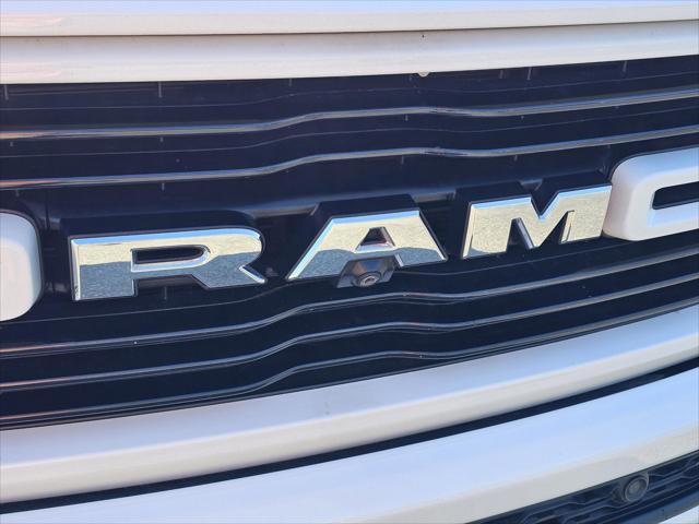 2020 RAM 1500 Laramie Crew Cab 4x4 57 Box