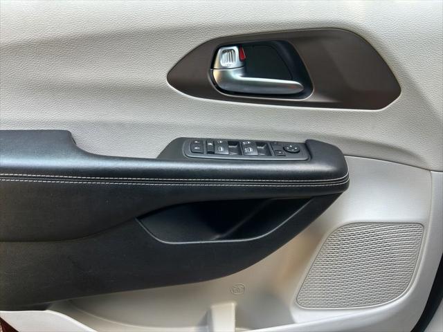 2022 Chrysler Voyager LX