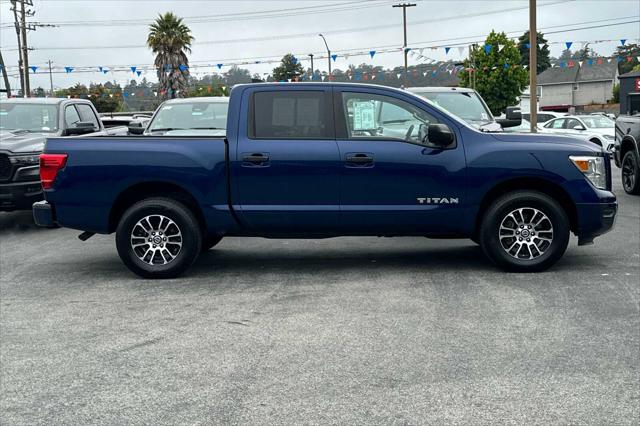 2022 Nissan TITAN Crew Cab SV 4x4