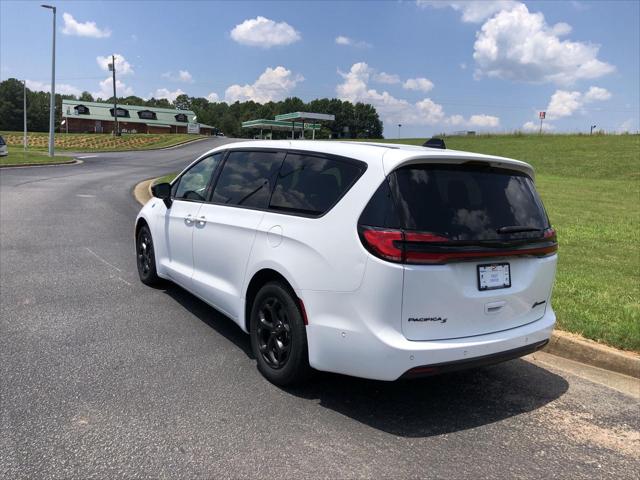 2024 Chrysler Pacifica Hybrid S Appearance Pkg
