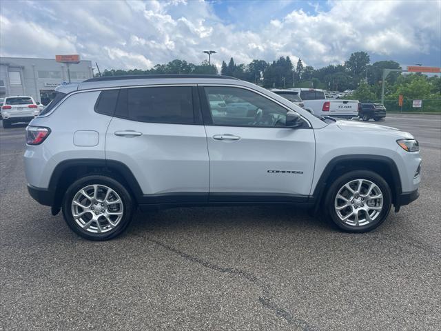 2024 Jeep Compass Latitude Lux FWD