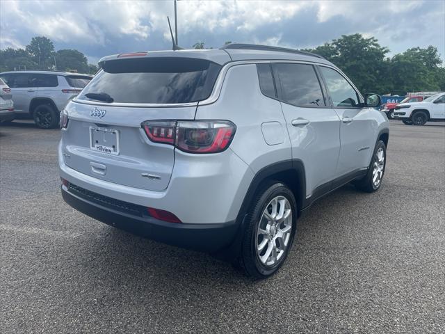 2024 Jeep Compass Latitude Lux FWD