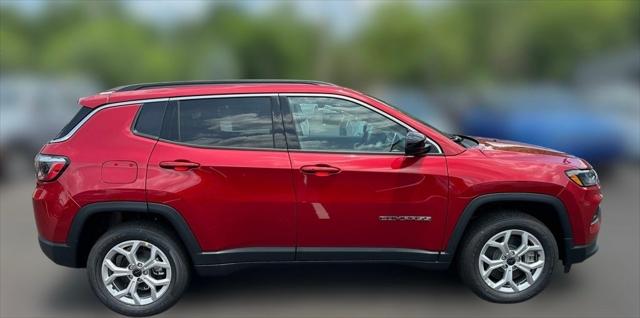 2025 Jeep Compass COMPASS LATITUDE 4X4