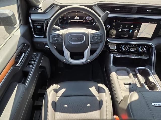 2025 GMC Sierra 2500HD 4WD Crew Cab Standard Bed Denali