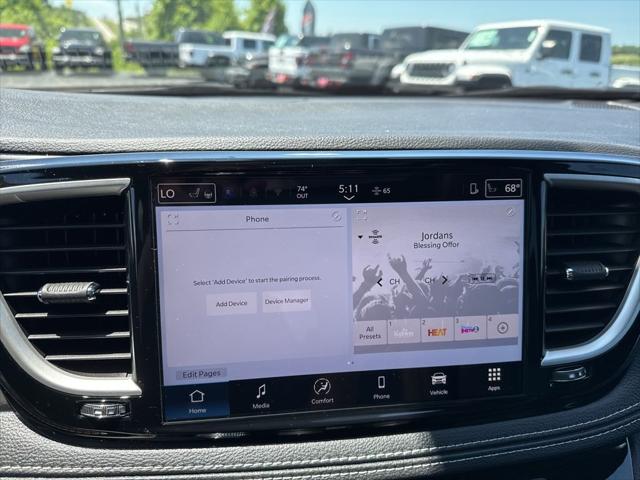 2025 Chrysler Pacifica Select