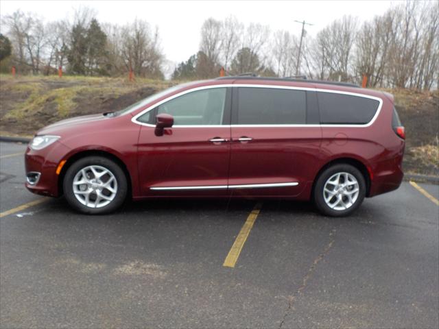 2017 Chrysler Pacifica Touring-L 2017 Chrysler Pacifica Touring-L