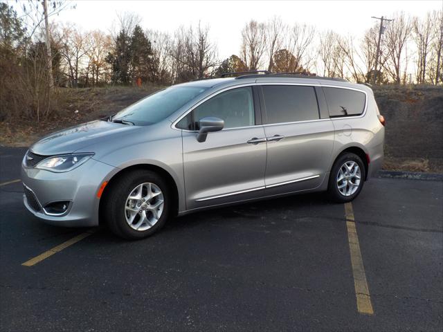 2017 Chrysler Pacifica Touring-L 2017 Chrysler Pacifica Touring-L