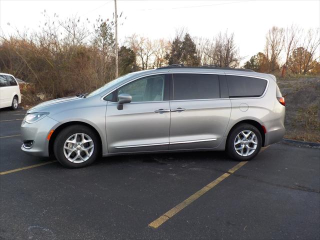 2017 Chrysler Pacifica Touring-L 2017 Chrysler Pacifica Touring-L