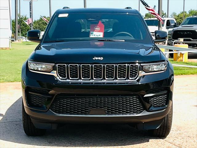 2025 Jeep Grand Cherokee GRAND CHEROKEE LAREDO X 4X4