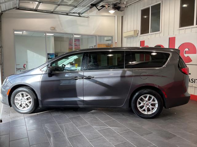 2022 Chrysler Voyager LX