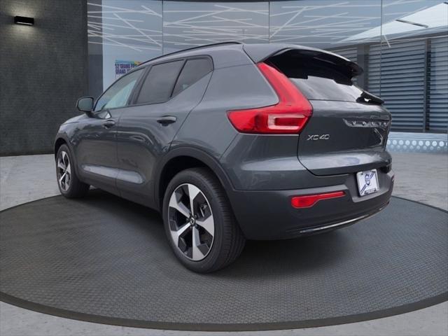 2026 Volvo XC40 Core, B5 AWD Gas (mild hybrid), Dark
