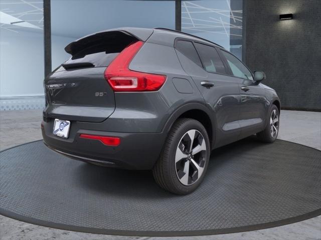2026 Volvo XC40 Core, B5 AWD Gas (mild hybrid), Dark