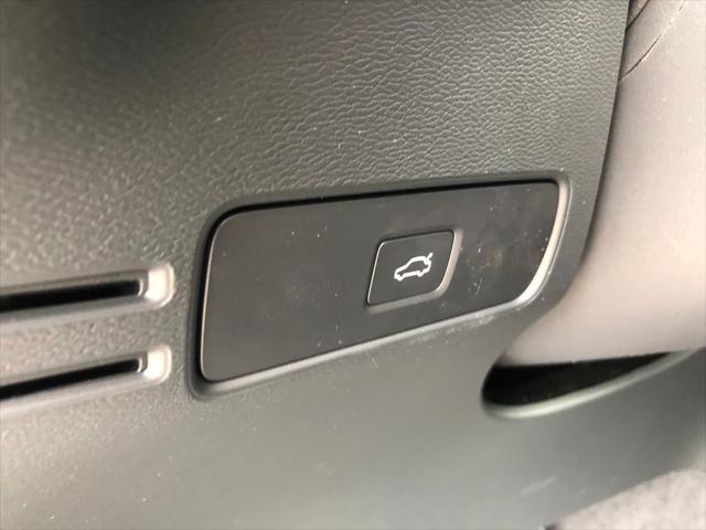 2026 Volvo XC40 Core, B5 AWD Gas (mild hybrid), Dark