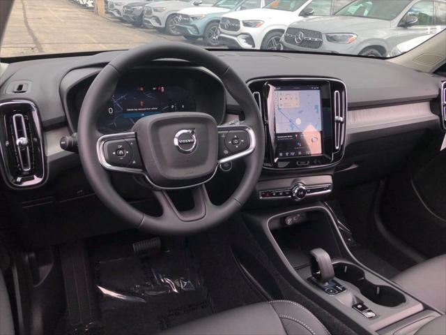 2026 Volvo XC40 Core, B5 AWD Gas (mild hybrid), Dark